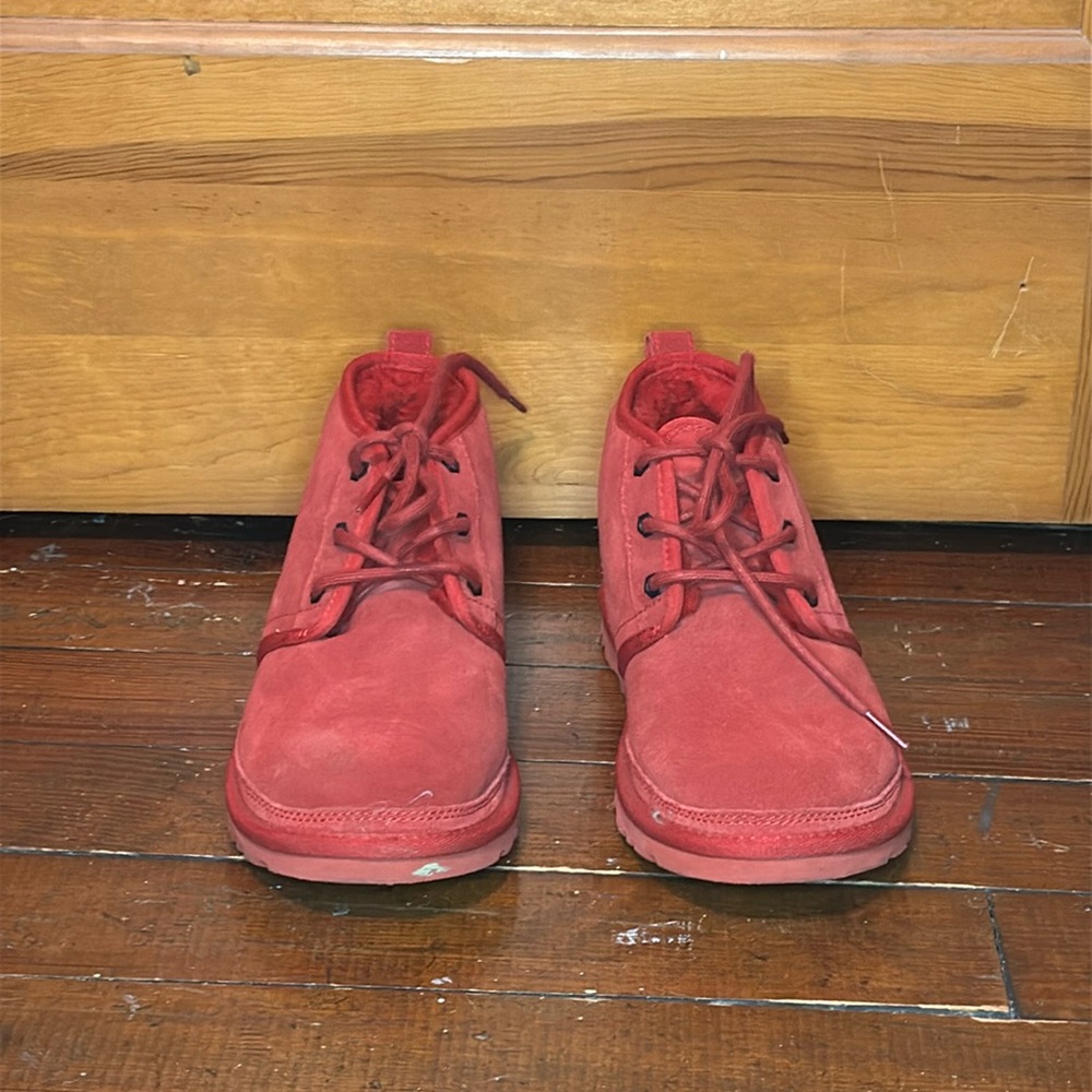 Uggs short red boots